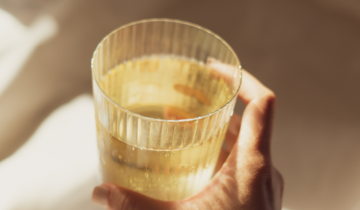 Biała herbata: Delikatność i korzyści zdrowotne w jednym napoju
