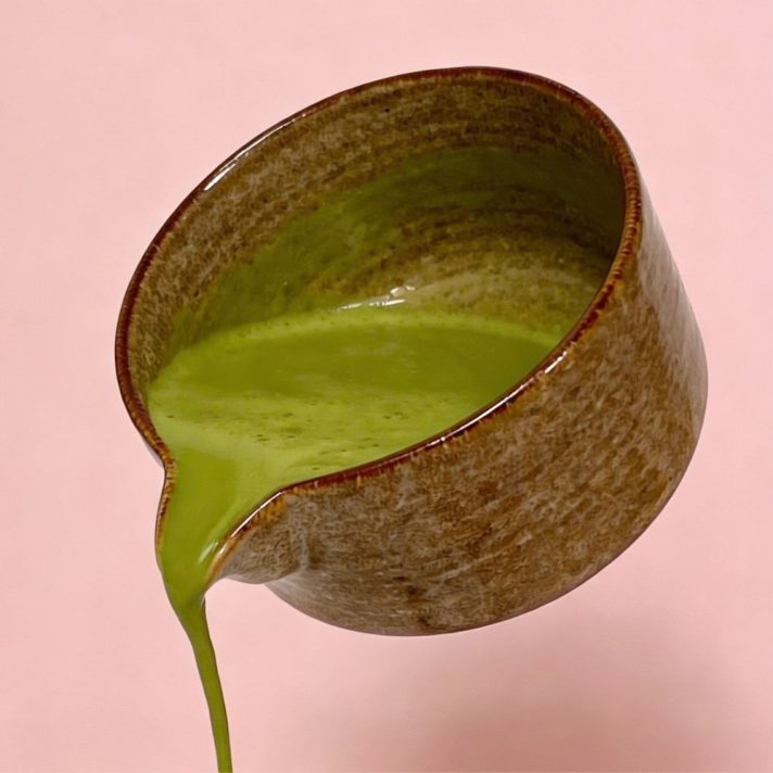 Miska do matchy matchawan brązowa z dziubkiem