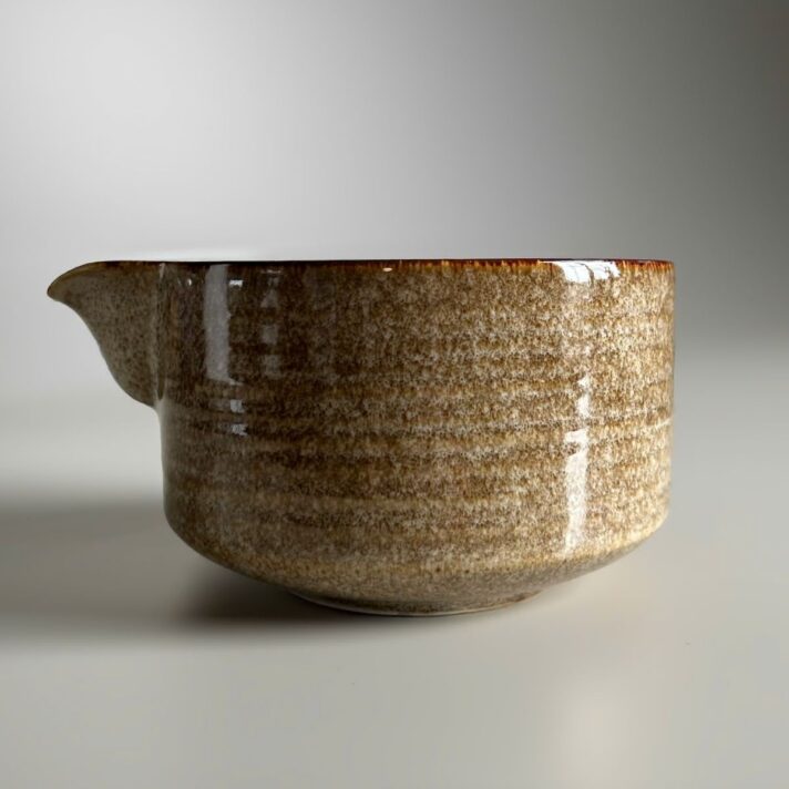 Miska do matchy matchawan brązowa z dzióbkiem